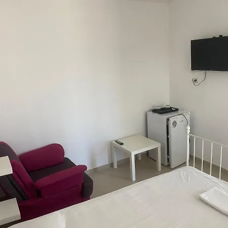 Fifi Pensión Costinesti